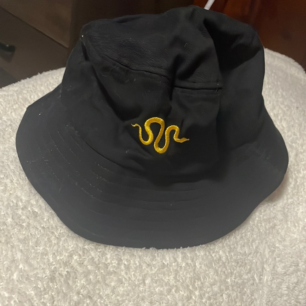 SHEIN snake bucket hat